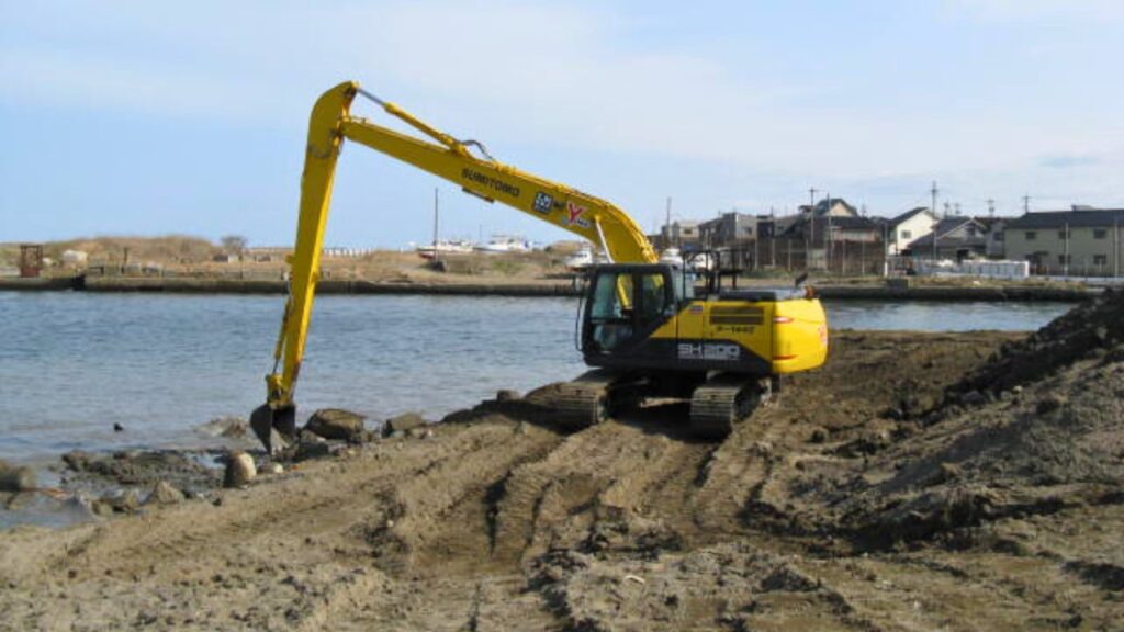 美和総建の河川整備工事の様子